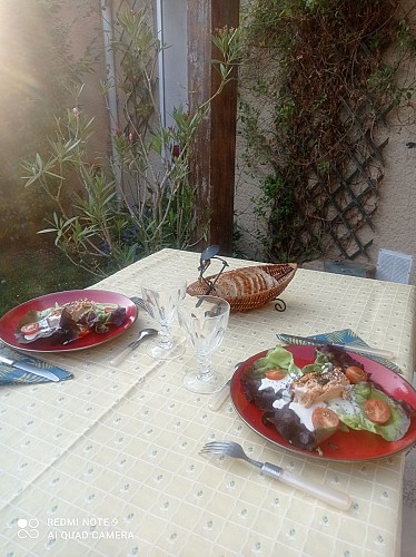Table d'hôtes dans le jardin