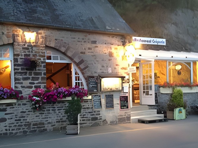 restaurant-Aux-Rochers-(1)