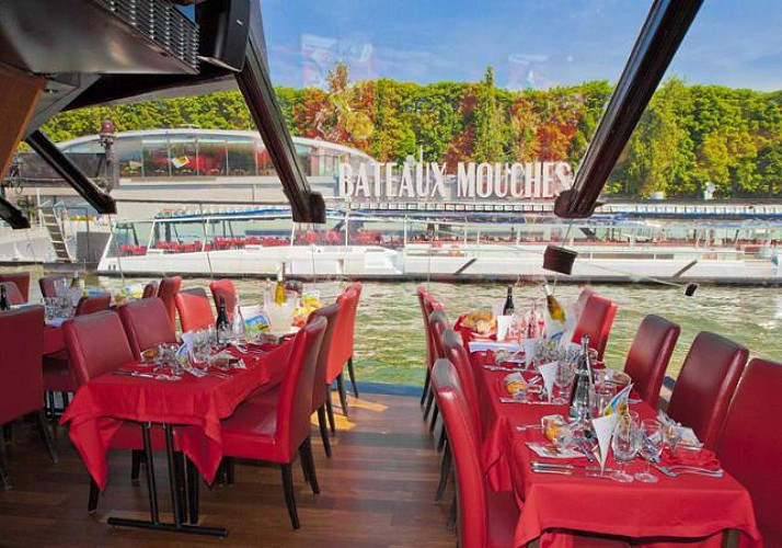 Dinner Cruise in Paris – Bateaux Mouches – 8:30pm