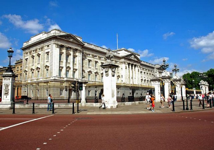 Tour de Londres en autobús vintage y crucero por el Támesis con Afternoon Tea lujoso