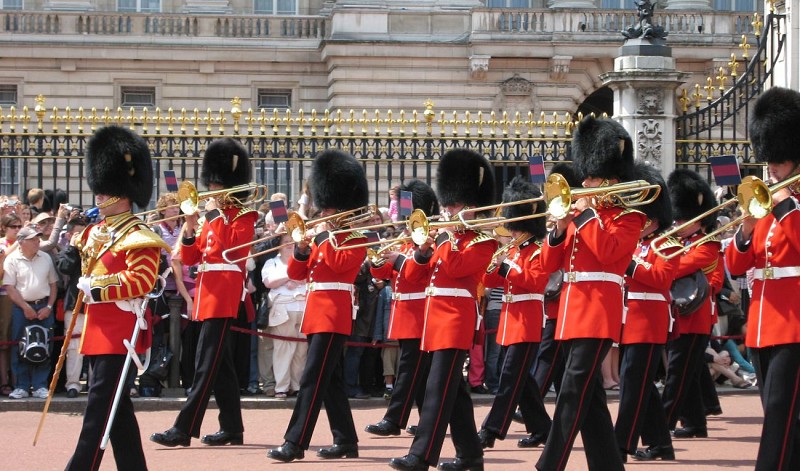 Besichtigung des Buckingham Palace und Vorführung der Wachablösung – Ticket „ohne Anstehen“