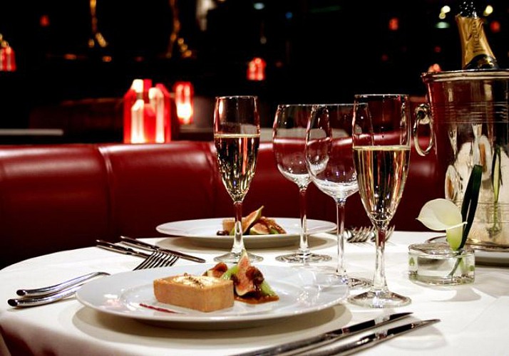 Abendessen Lido Paris und Kabarett Show (inklusive Champagner)