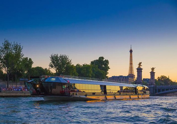 Bootsfahrt mit Abendessen Bateaux Mouches – Abfahrt: 18:00 Uhr Pont de l‘Alma