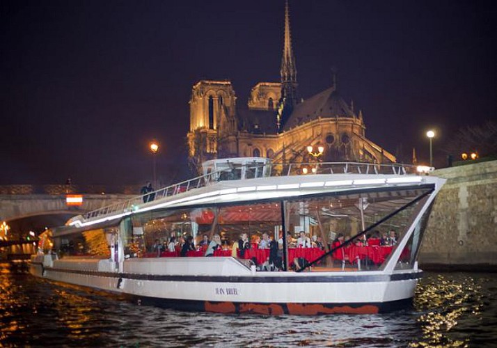 Crucero con cena en Bateux Mouches (barco pequeño) - Salida de Pont de l”Alma", 18:00