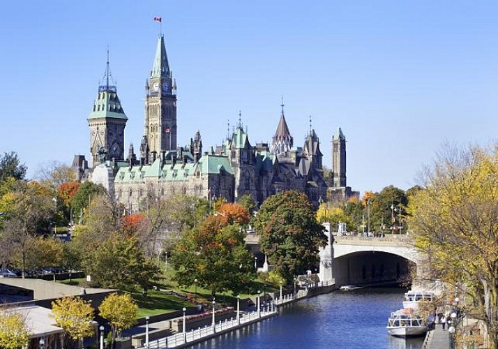 Unusual Tour of Ottawa and Gatineau by Amphibus – Land and water tour