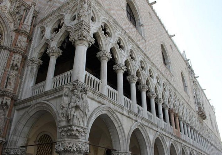 Visite guidée de Venise et du Palais des Doges en Français, en matinée - Billet coupe file & entrée à l'ancien Palais Royal inclus