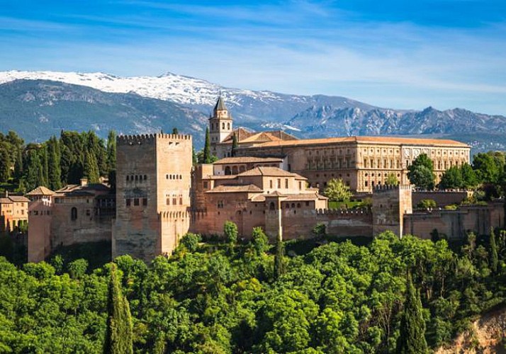 Guided Walking Tour of the Alhambra in Granada – Hotel pick-up/drop-off