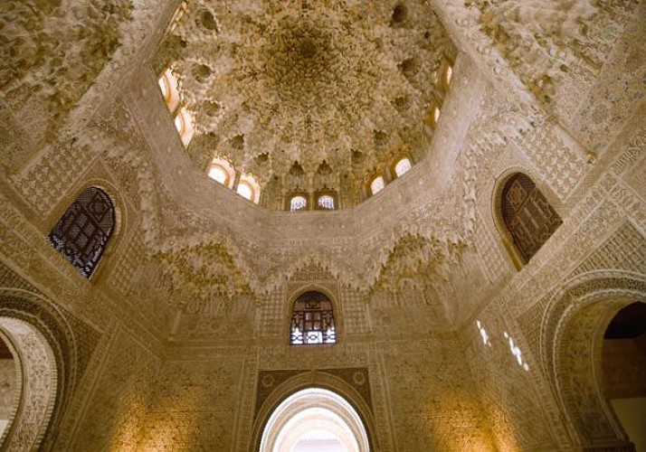Guided Walking Tour of the Alhambra in Granada – Hotel pick-up/drop-off