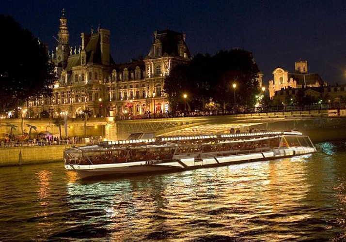 Cena en la Torre Eiffel, crucero iluminado por el Sena y espectáculo en el Moulin Rouge