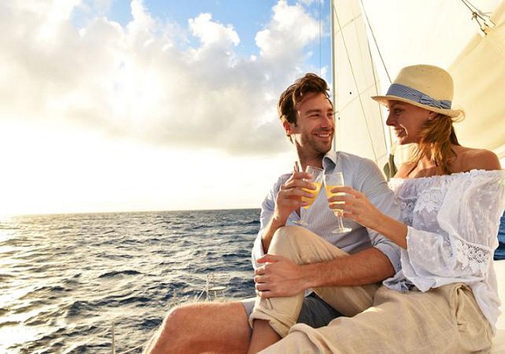 Croisière en catamaran au coucher du soleil avec coupe de champagne - Au départ de Cannes