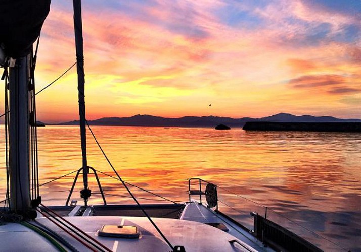 Croisière en catamaran au coucher du soleil avec coupe de champagne - Au départ de Cannes