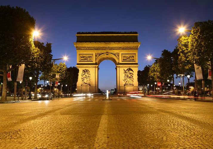 Busrundfahrt in Paris am Abend
