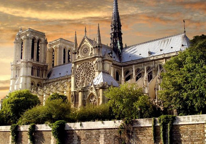 Los misterios del París medieval- Juego de pistas con un actor guía