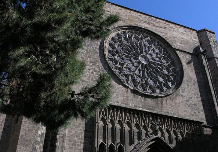 Entrada a la Basílica de Santa María del Pi en Barcelona - Acceso al campanario (opcional)