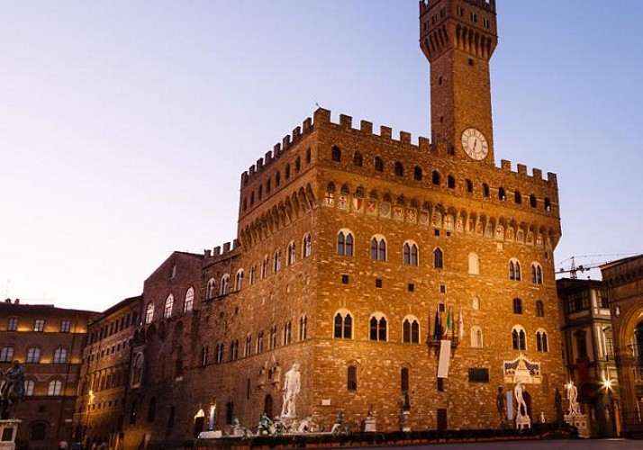 Guided Tour of the Secret Passages of the Palazzo Vecchio – Lunch Included