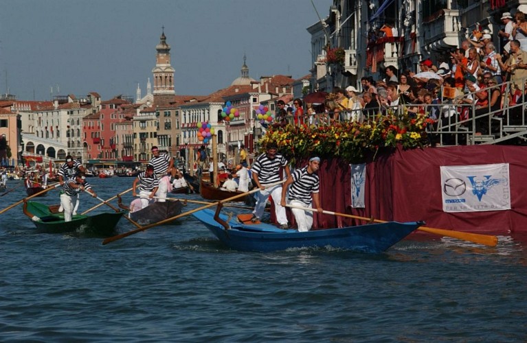 Parade der Regata Storica - Gondelfahrt