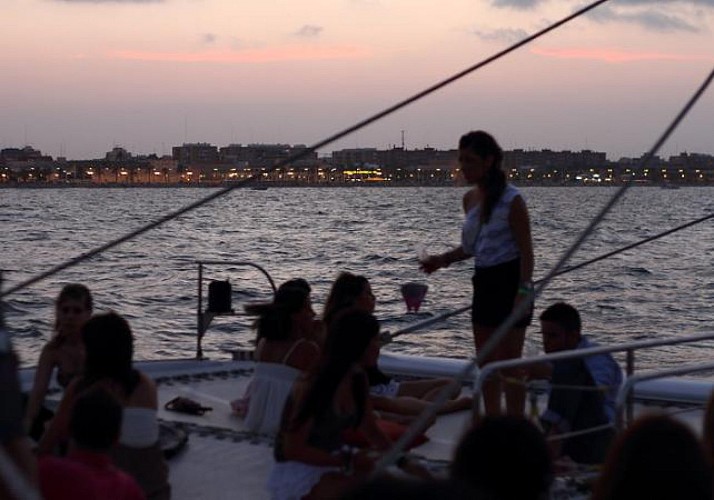 Romantic Sunset Cruise – Glass of champagne included