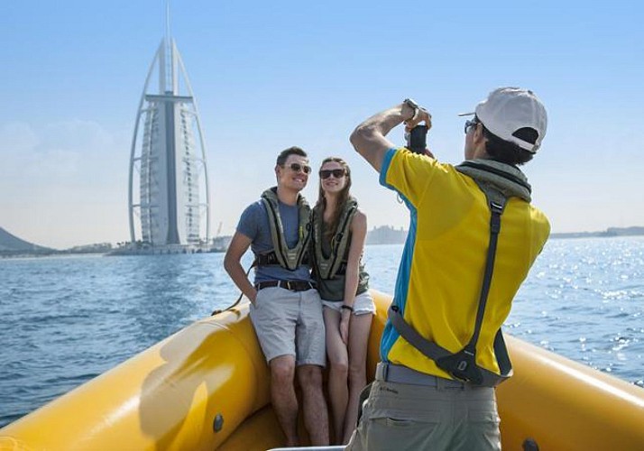 Crucero en barco amarillo Zodiac en Dubái - Circuito Palm Jumeirah y Burj Al Arab (1h 39min)