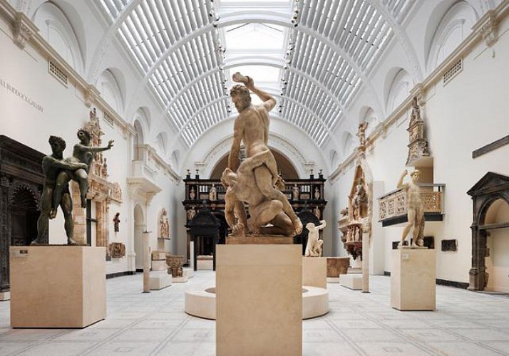 Visit the Victoria and Albert Museum and Apsley House – Tour with Private Guide