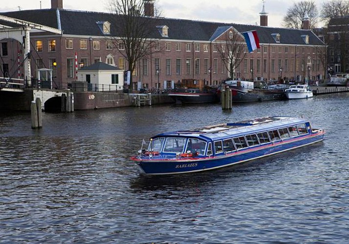 La entrada preferente al Museo Stedelijk y al crucero por los los canales de Ámsterdam