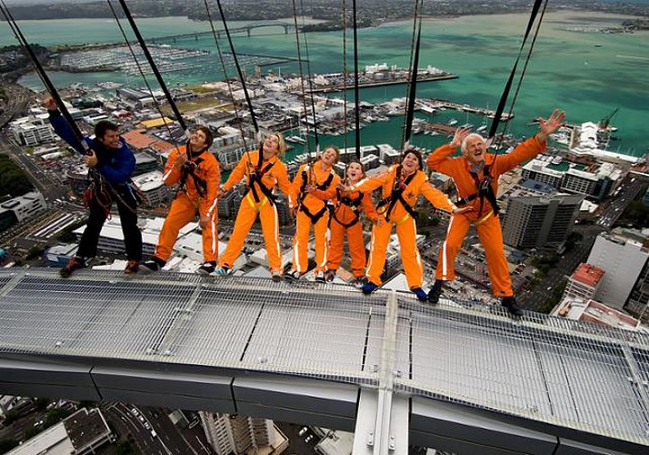 100 % Adrenaline Tour : 360° Sky Tower walk + Jump