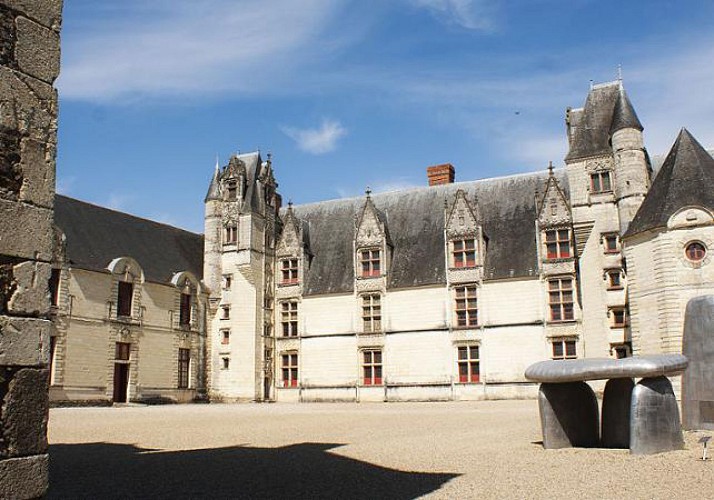 Tour of the Château de Goulaine