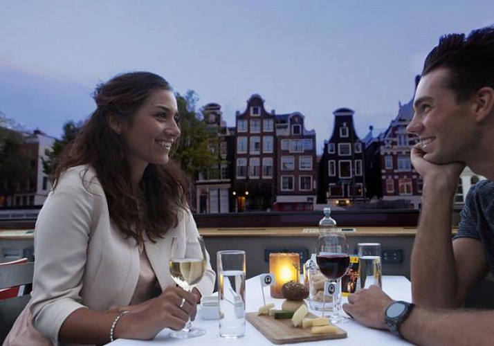 Crucero romántico con velas por los canales de Ámsterdam