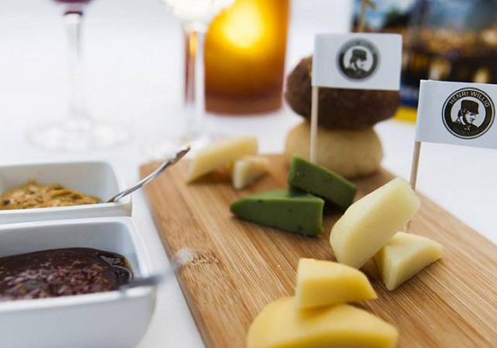 Crucero romántico con velas por los canales de Ámsterdam