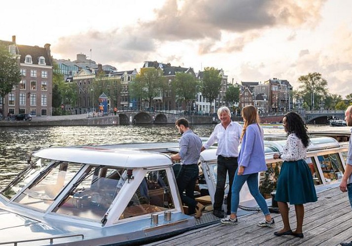 Crucero romántico con velas por los canales de Ámsterdam