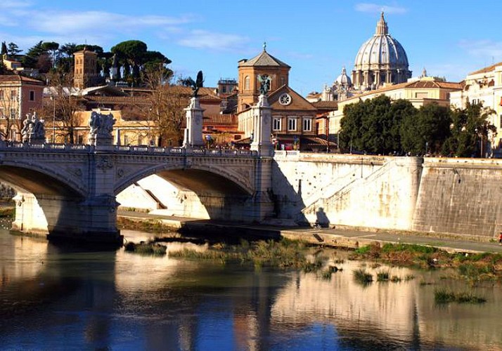 Visita a piedi dei quartieri inusuali di Roma