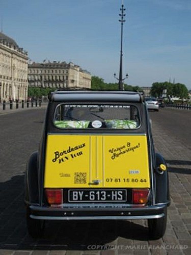 Visite privée en 2CV des monuments et quais de Bordeaux