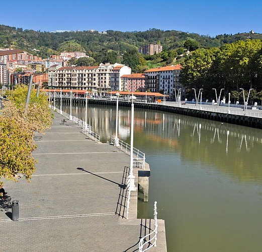 Tour guidé à vélo – du Bilbao industriel au Bilbao avant-gardiste