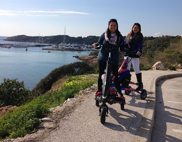 Paseo guiado por la costa ateniense a bordo de un trikke