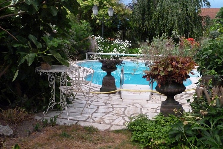 au fond du jardin la piscine