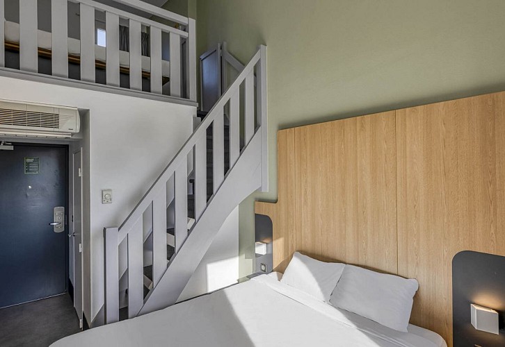 Photo B&B hotel bordeaux lac bruges family room (2)