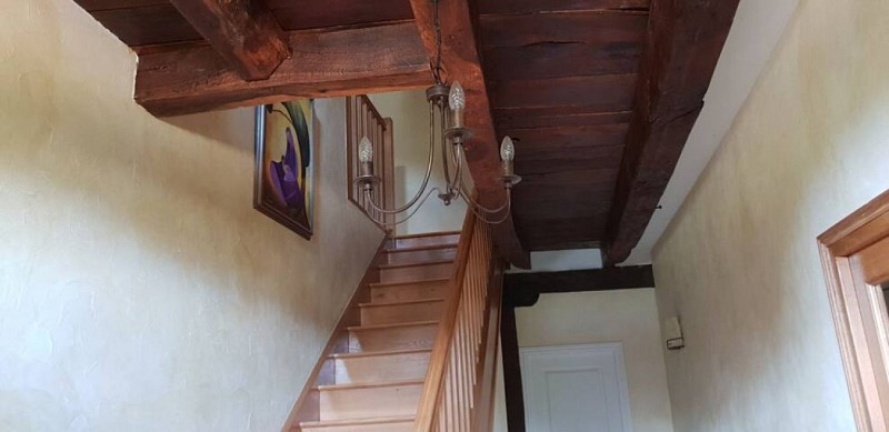 Escalier d'accès aux chambres à l'étage_10