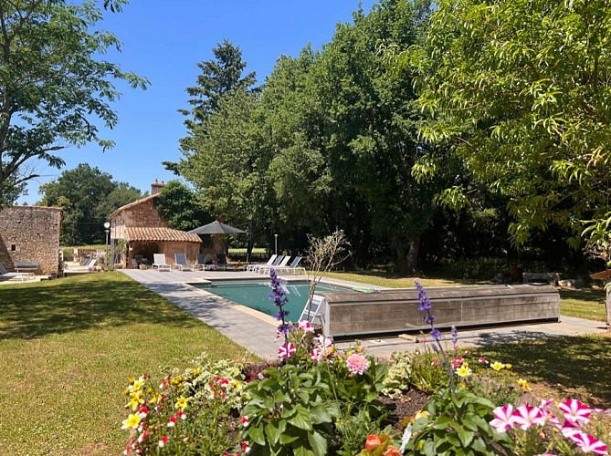 Piscine et jardin