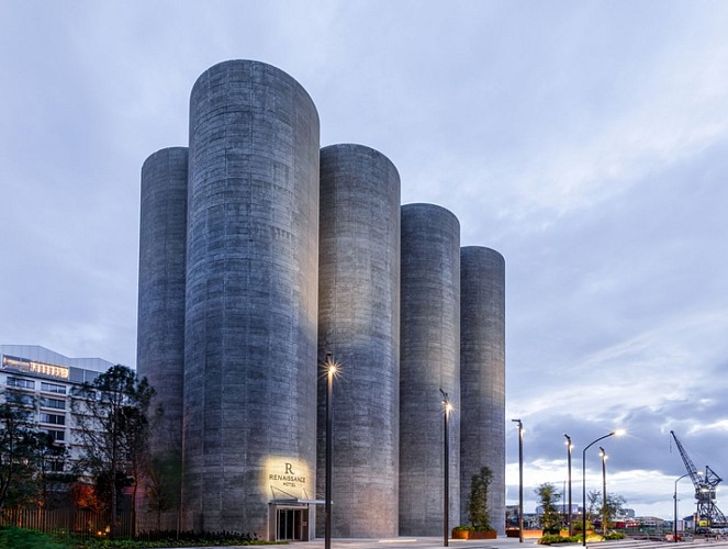 Renaissance-entree-silos 1