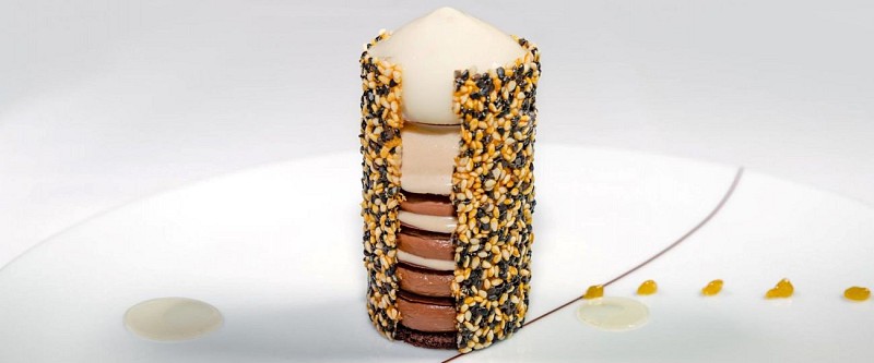 STJ_Agrumes---chocolat-Tube-croustillant-de-sesame-et-biscuit-cacao-a-la-fleur-de-sel-Ganache-cremeuse-et-marmelade-de-yuzu-frais-Creme-glacee-au-grue-Droits-Nicolas-Claris--5- (2)