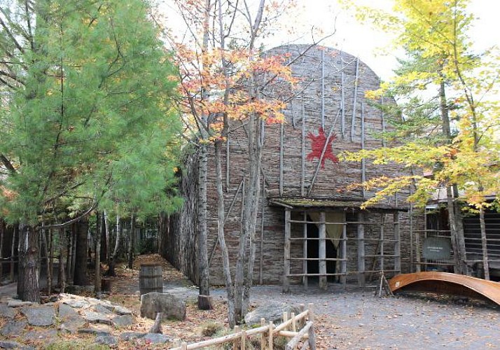 Guided Tour, Traditional Meal and Native American Show at the "Onhoüa Chetek8e" Traditional Huron Site of Wendake in Quebec