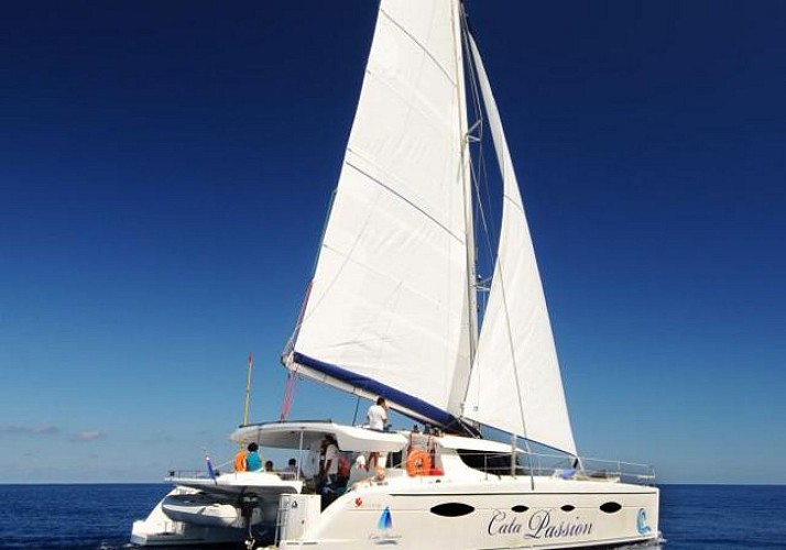 Croisière Premium de 3h en catamaran au large de La Réunion, au départ de Saint-Gilles-les-Bains - Cocktails et snacks inclus