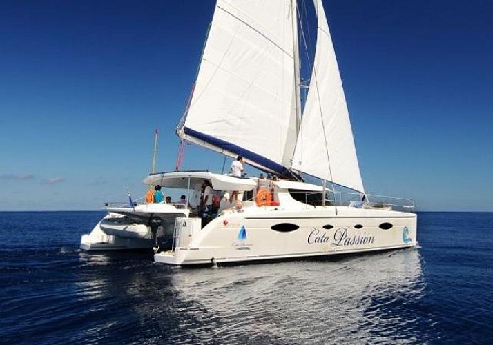 Croisière Premium de 3h en catamaran au large de La Réunion, au départ de Saint-Gilles-les-Bains - Cocktails et snacks inclus