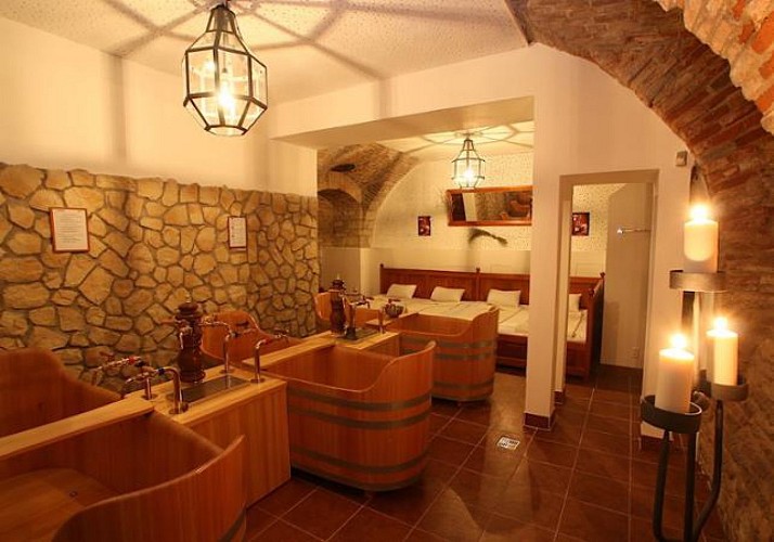 Détente au Beer Spa à Prague avec bière à volonté - massage en option