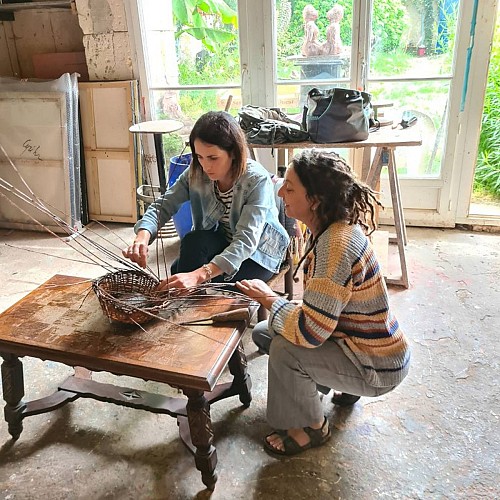 Stages-artistiques-Au-bout-du-Chemin_stagiere_vannerie