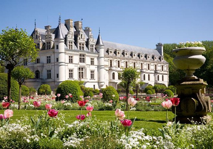 Discovery Day in a Minibus: Châteaux d'Amboise, Chenonceau, Chambord & Clos Lucé – Leaving from Tours