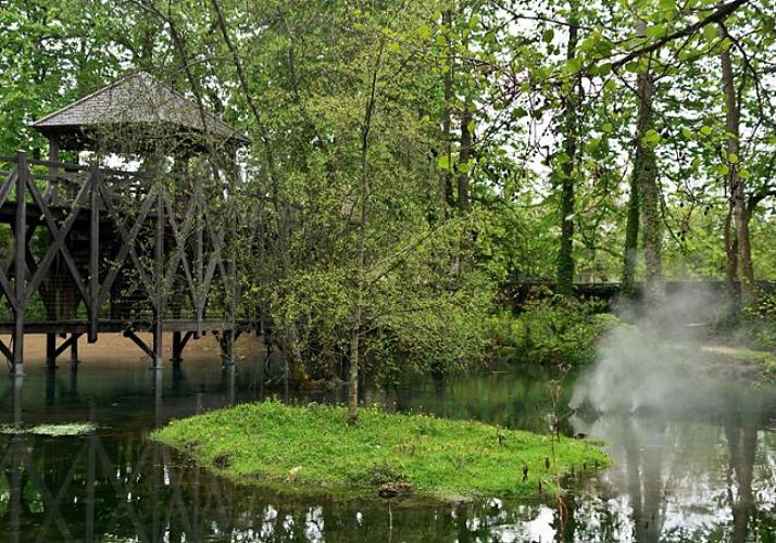 Discovery Day in a Minibus: Châteaux d'Amboise, Chenonceau, Chambord & Clos Lucé – Leaving from Tours