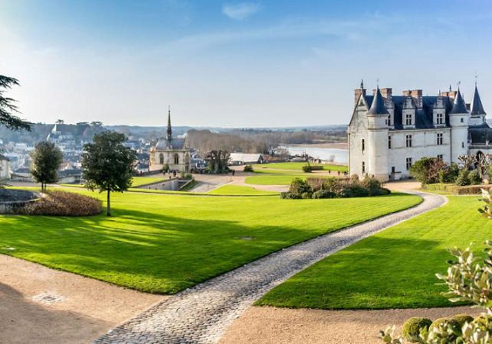 Discovery Day in a Minibus: Châteaux d'Amboise, Chenonceau, Chambord & Clos Lucé – Leaving from Tours