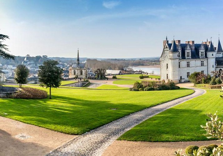 Découverte des châteaux d'Azay-le-Rideau, de Chenonceau, d'Amboise, du Clos Lucé et des jardins de ViIlandry en minibus - Au départ de Tours