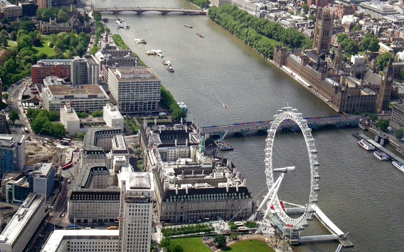 Helicopter tour over London