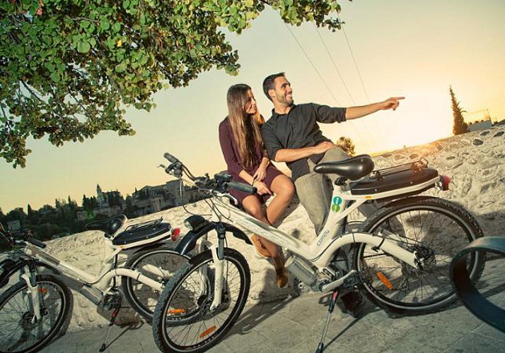 Guided Electric Bike Tour of the Albaicin and Sacromonte in Granada by Night